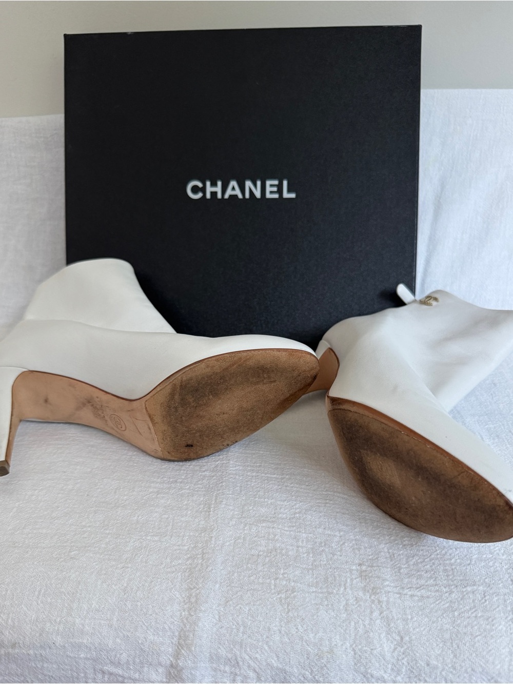 CHANEL White Leather Ankle Booties with Gold CC Emblem - Picture 4 of 6